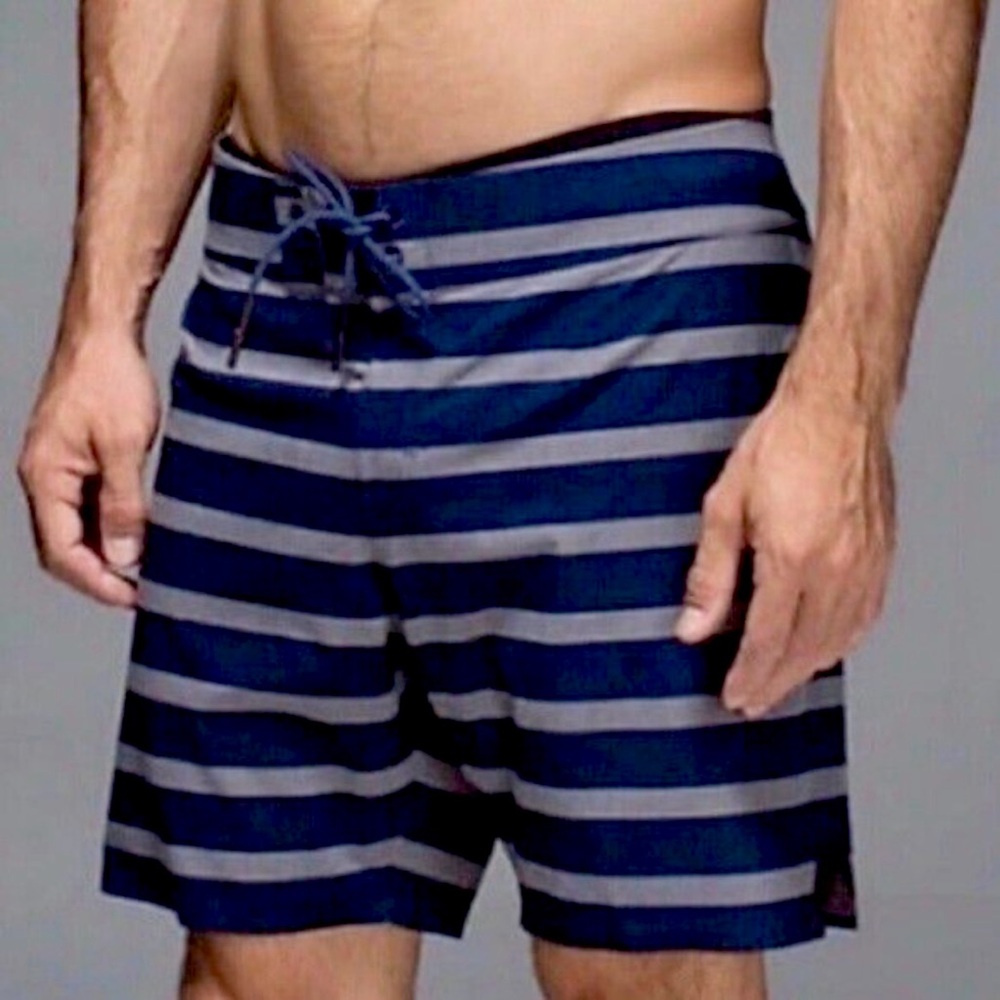 Men's Lululemon Navy Blue and Gray Striped Swim Shorts Board Shorts Size 32